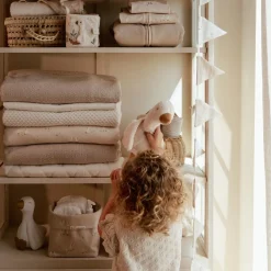 Slinger met vlaggetjes - Beige - Newborn Naturals - Little Goose